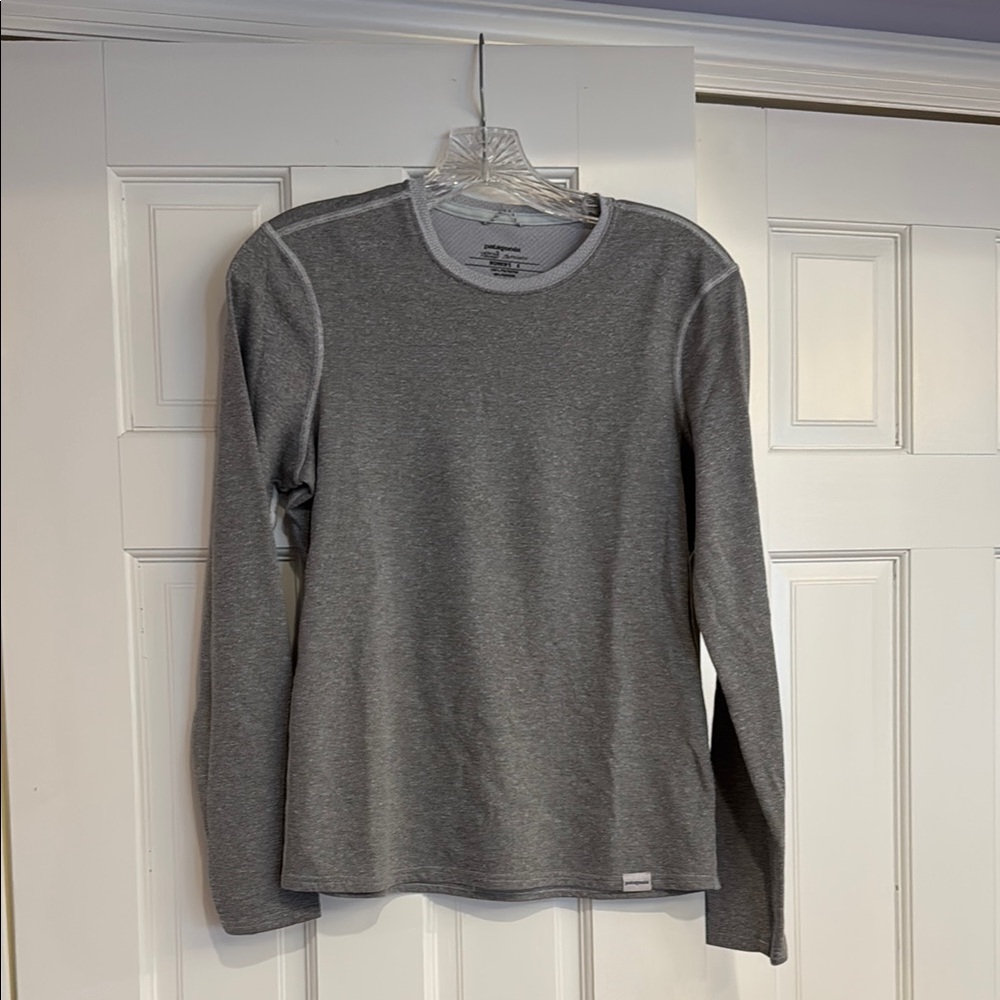 Women’s Patagonia capilene mid weight base layer
